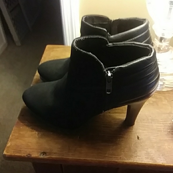 Ankle booties - Picture 2 of 3